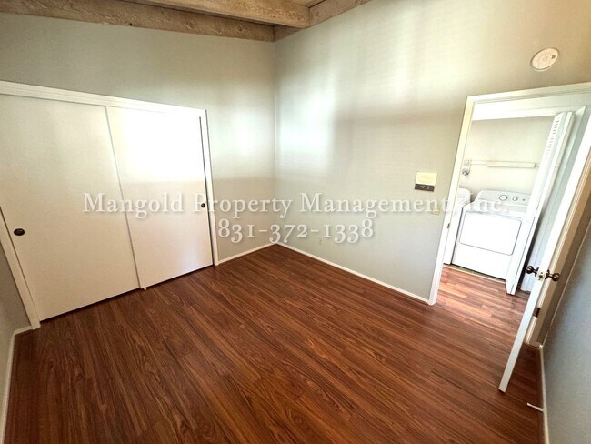 Building Photo - Great Home Located in Monterey Neighborhoo...