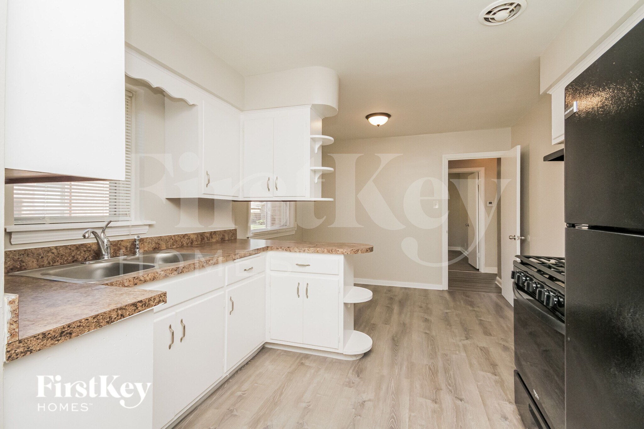 Building Photo - 8912 S Sacramento Ave