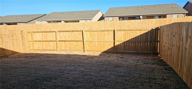 Building Photo - 526 NW 68th Ave