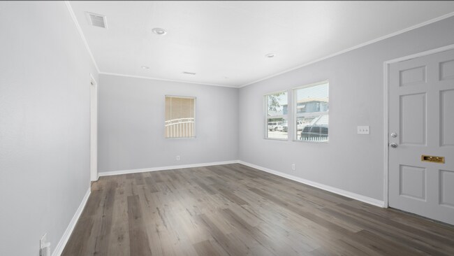 Building Photo - 7913 Milton Ave