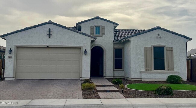 Primary Photo - Gorgeous 4 bed 3.5 bath + Den with FULL SO...
