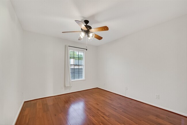 Building Photo - 7505 Memorial Woods Dr