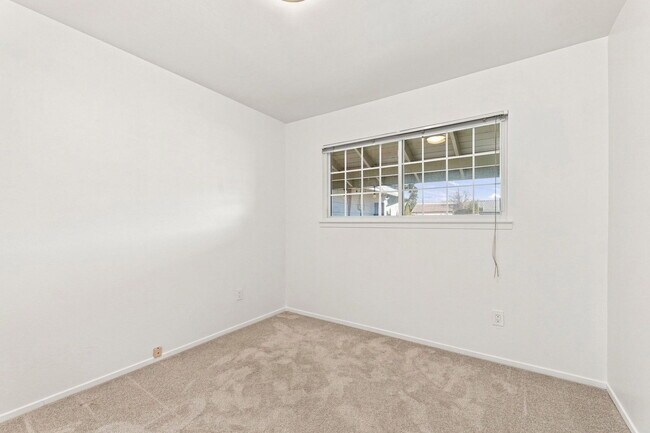 Building Photo - 6285 Edgewood Way