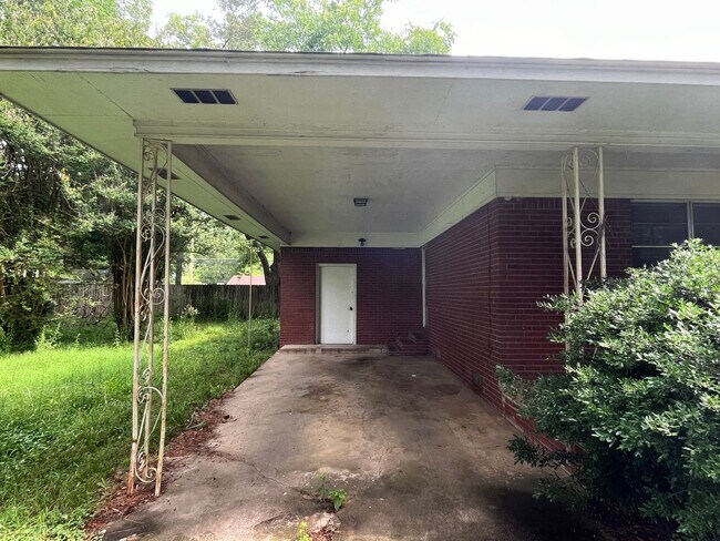 Building Photo - 105 Ave 3 NW