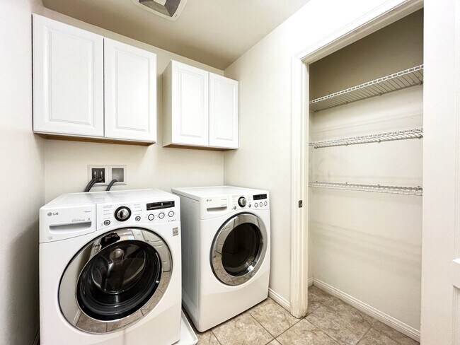 Building Photo - 14601 Serenade Dr