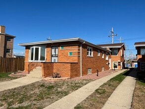 Building Photo - 4148 W 87th St