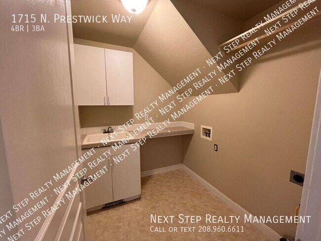 Building Photo - 1715 N Prestwick Way