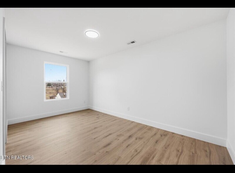 Building Photo - 3431 Garden Dr