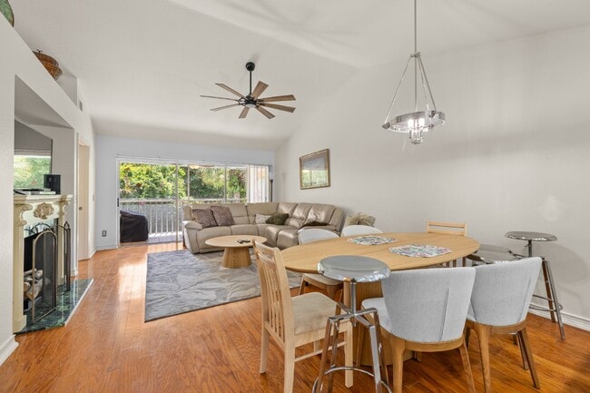 Building Photo - Sapphire lakes - 2 bedroom fully furnished condo