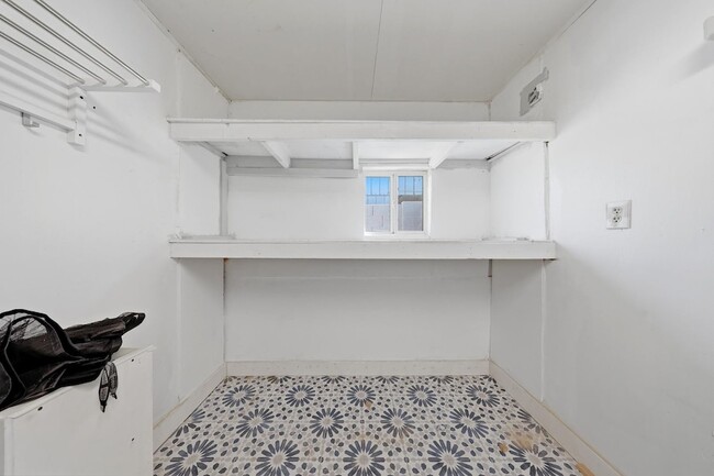 Building Photo - 3540 E Voltaire Dr