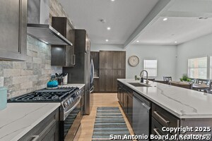 Building Photo - 127 E Whittier St