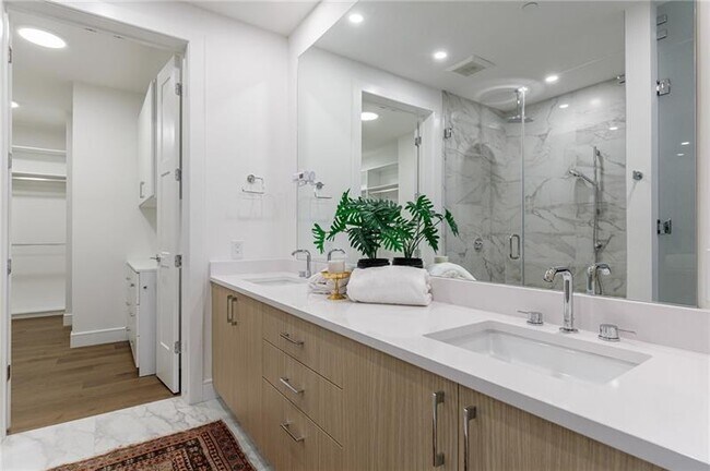 Building Photo - 2425 Peachtree Rd NE