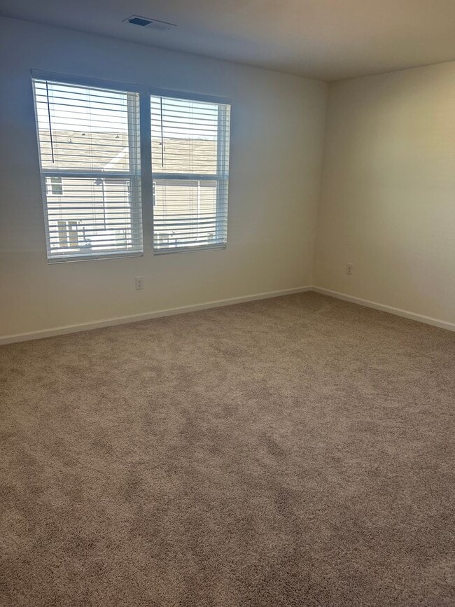 Building Photo - Brand New Townhome in the heart of Newton!