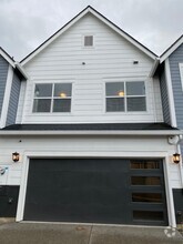 Building Photo - 7447 SE Chinquapin Dr