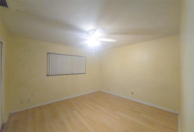 Building Photo - 7450 SW 15th St