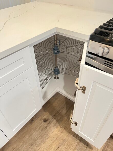 Building Photo - 9938 Lull St