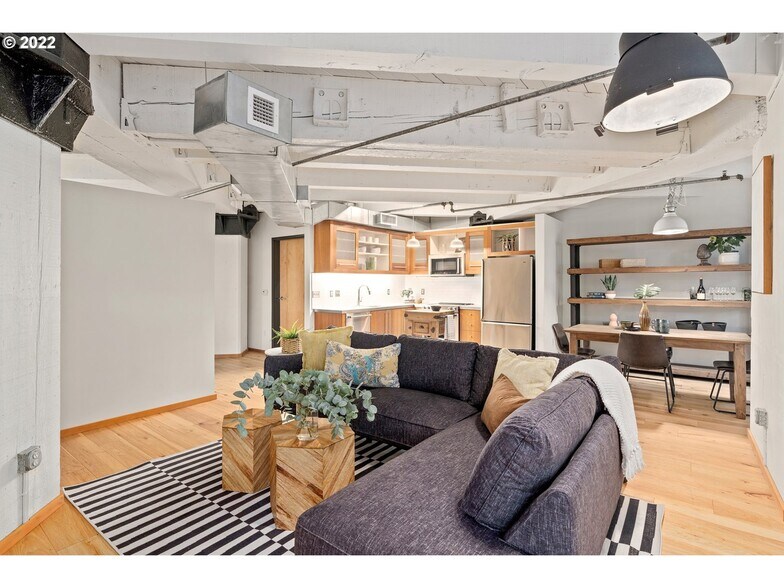 Building Photo - 1420 NW Lovejoy St