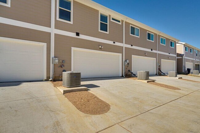 Building Photo - 3404 Becker Dr