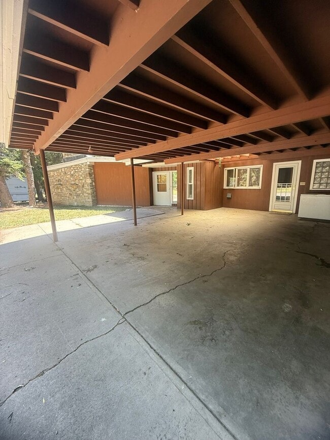 Building Photo - 9 Elkhorn Ln