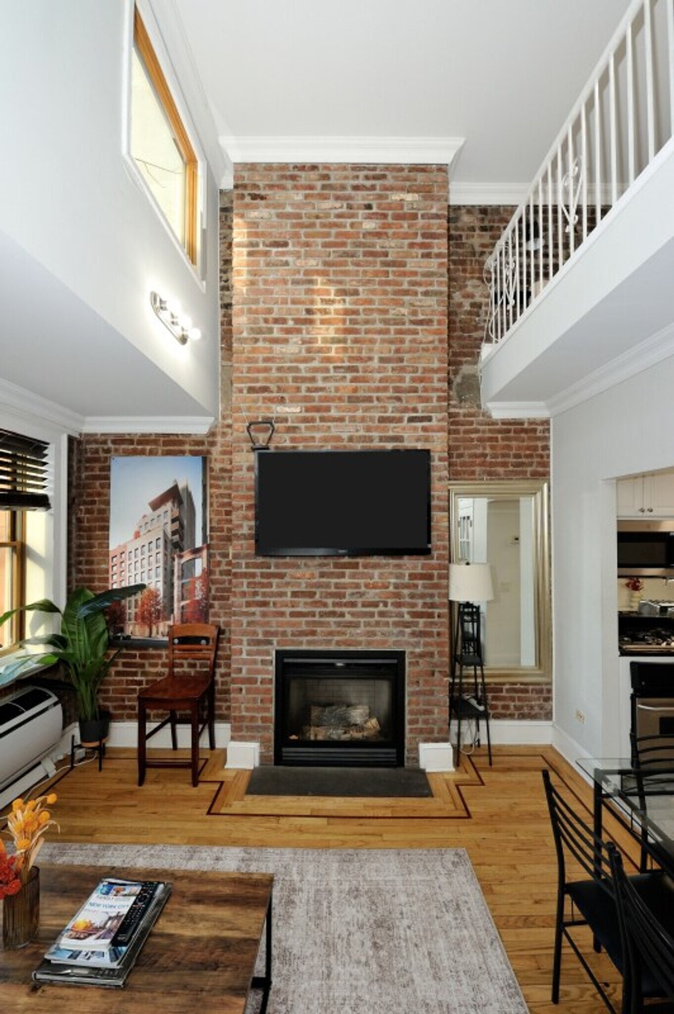 Building Photo - 692 10th Ave