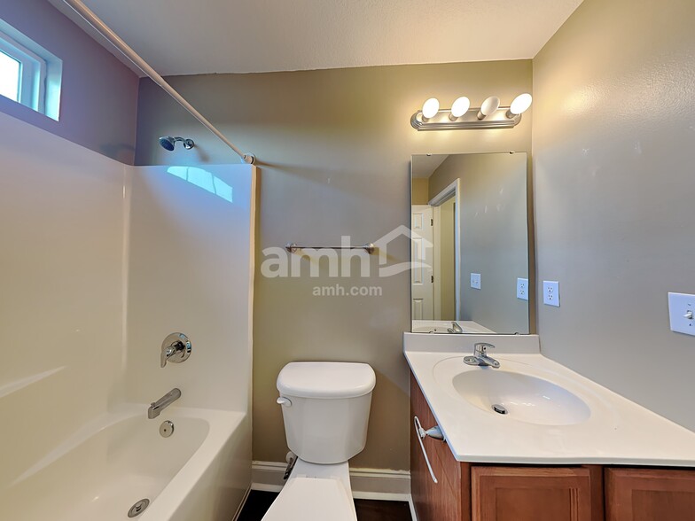 Building Photo - 230 Barberry Ln