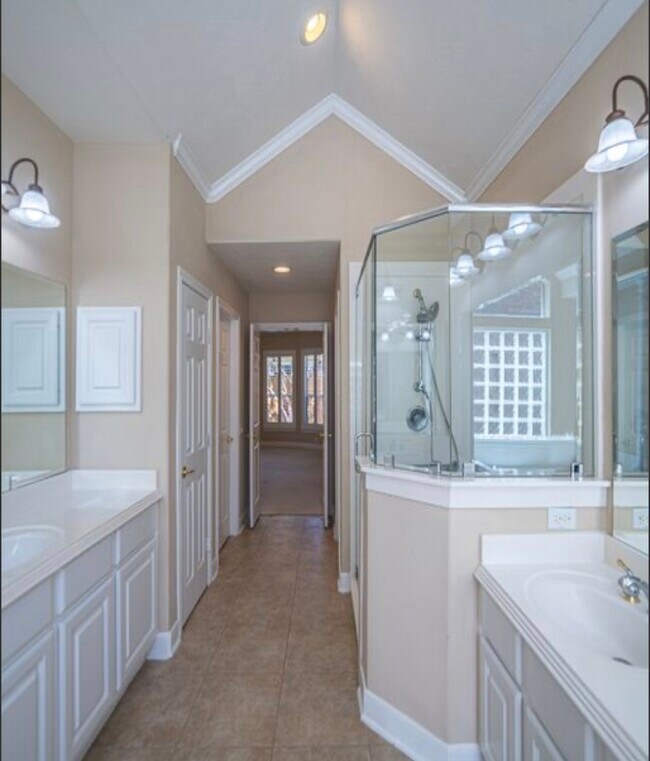 Building Photo - 5019 Shining Creek Ct