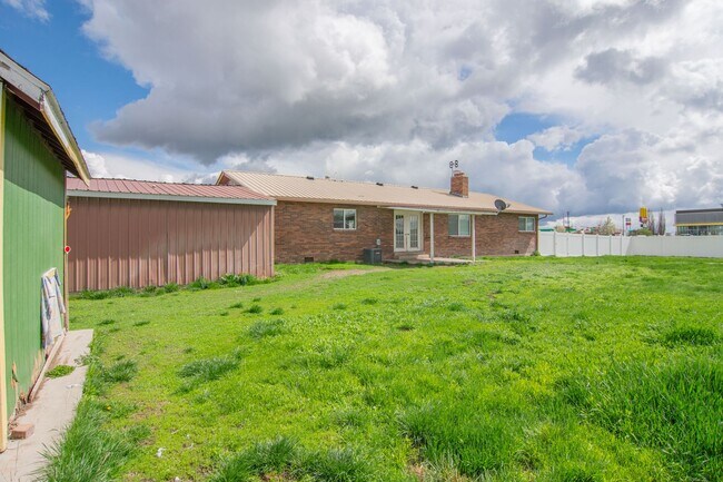 Building Photo - 92 N 2300 W