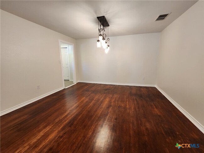 Building Photo - 521 Willow Ave