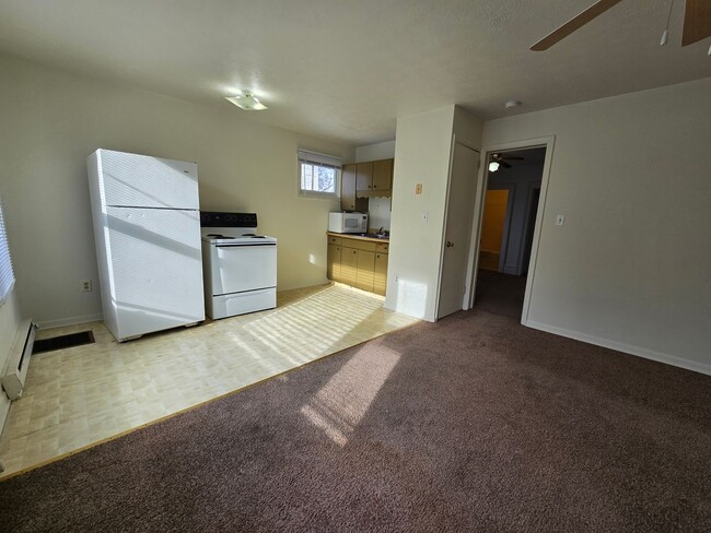 Building Photo - 618 E Mulberry St