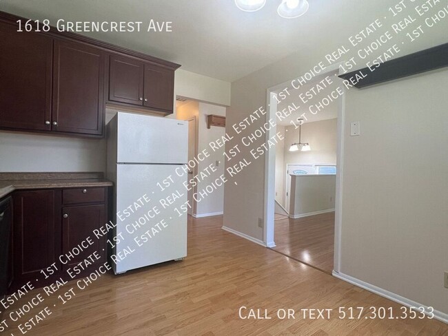 Building Photo - Available Jan 2025 - Great 3-BDR 2-BTH Dup...