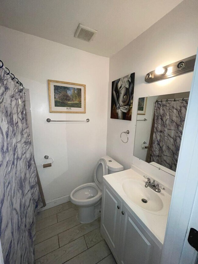 Building Photo - 1701 Montello Ave NE