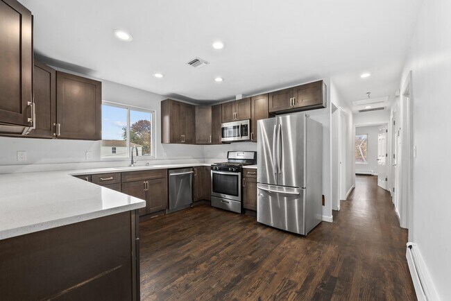 Building Photo - 1916 Grand Ave