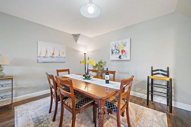 Building Photo - 860 Bella Vista Ct S
