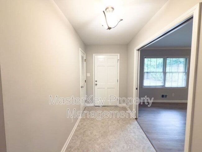 Building Photo - 544 Ellynn Dr
