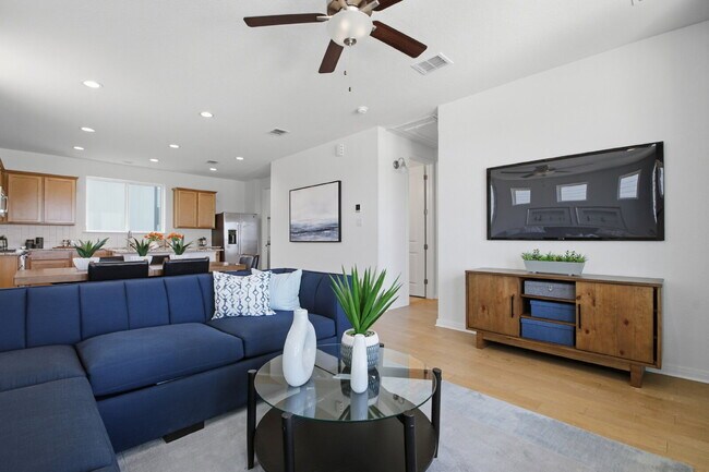 Building Photo - Townhome With Fenced Yard, Neighborhood Pickleball Court, Dog Park, Yard Maintenance Paid