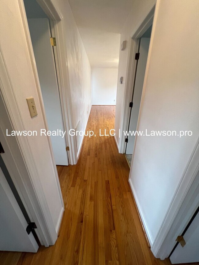 Building Photo - Very Nice Updated Ranch in Salem (Glenvar ...