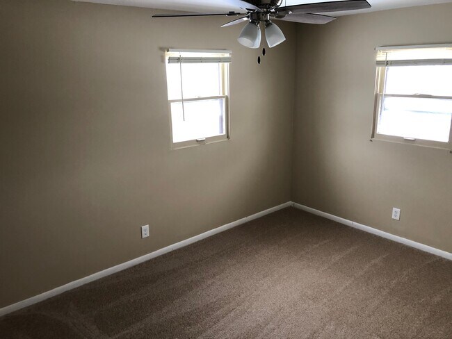 Building Photo - 4305 Sioux Ln