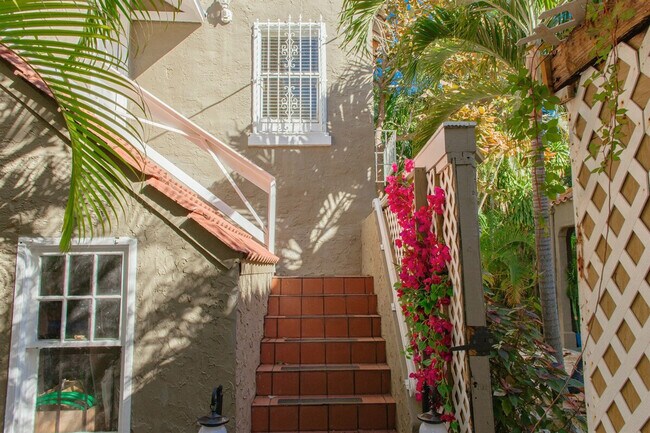 Building Photo - 519 28th St