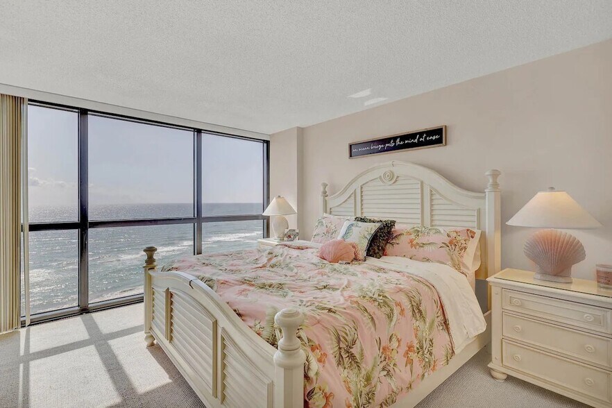 Building Photo - 10410 S Ocean Dr