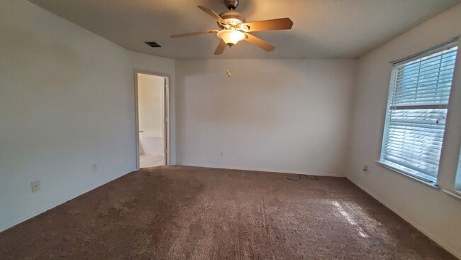 Building Photo - Spacious Four Bedroom