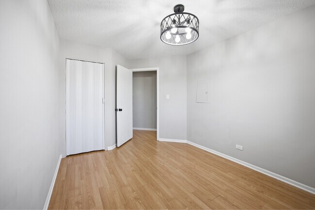 Building Photo - 13 Cedar Ct