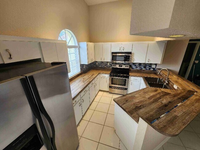 Building Photo - 7493 Briarbay Loop