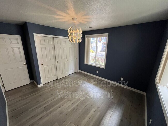 Building Photo - 523 SE 59th Ct