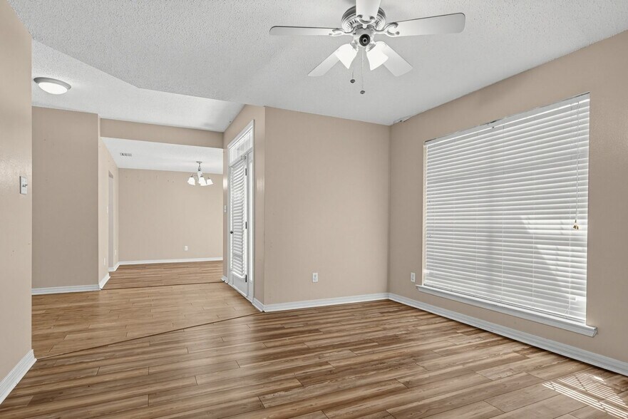 Building Photo - 1387 Hunters Ridge Dr W