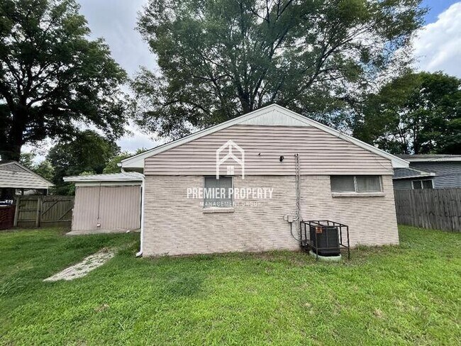 Building Photo - 1550 Colonial Rd