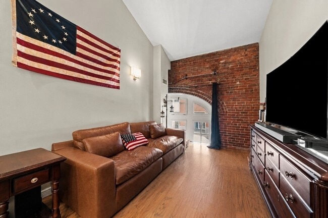 Building Photo - 106 13th St