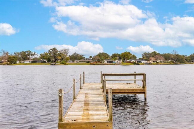 Building Photo - Lakefront Living in Longwood – Winsor Manor