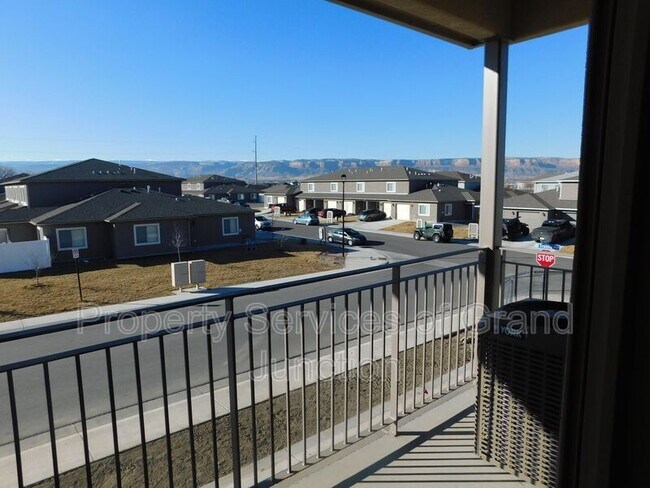 Building Photo - 658 Brookwillow Dr