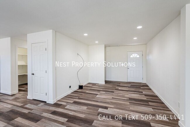 Building Photo - 2705 W Marina Dr