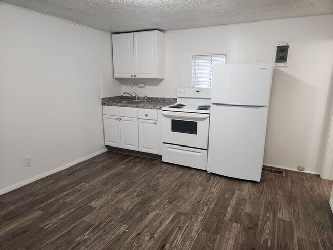 Building Photo - 1 Bedroom ground level apartment available...